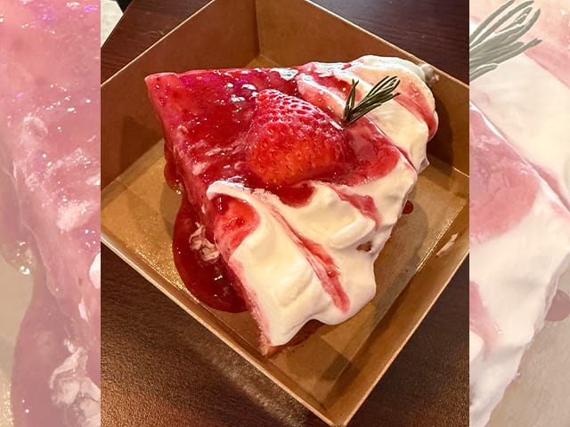 Strawberry Cream Cake (Slice).